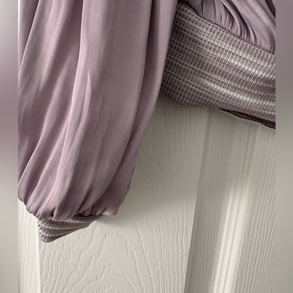 Current Air Women's Sz Small Light Purple Long Sleeve Satin Top Good Condition - Picture 2 of 8